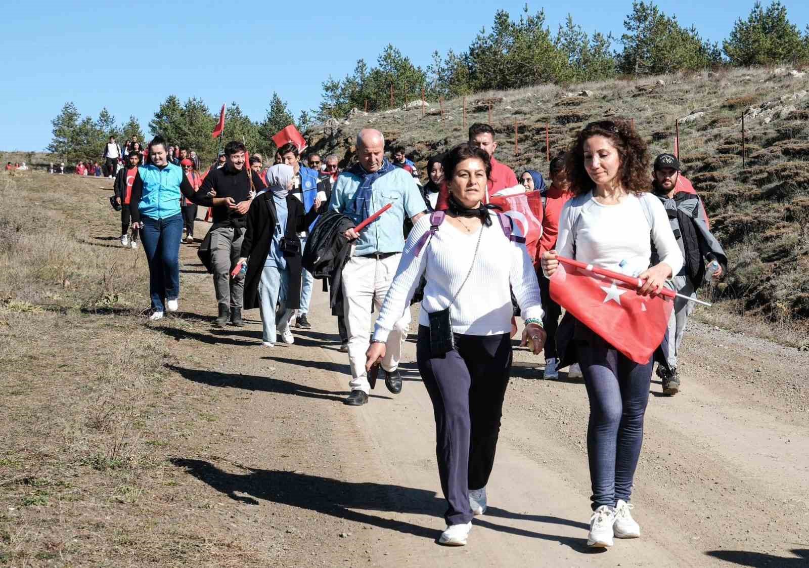 Kösedağ’ın zirvesine dev Türk bayrağı
