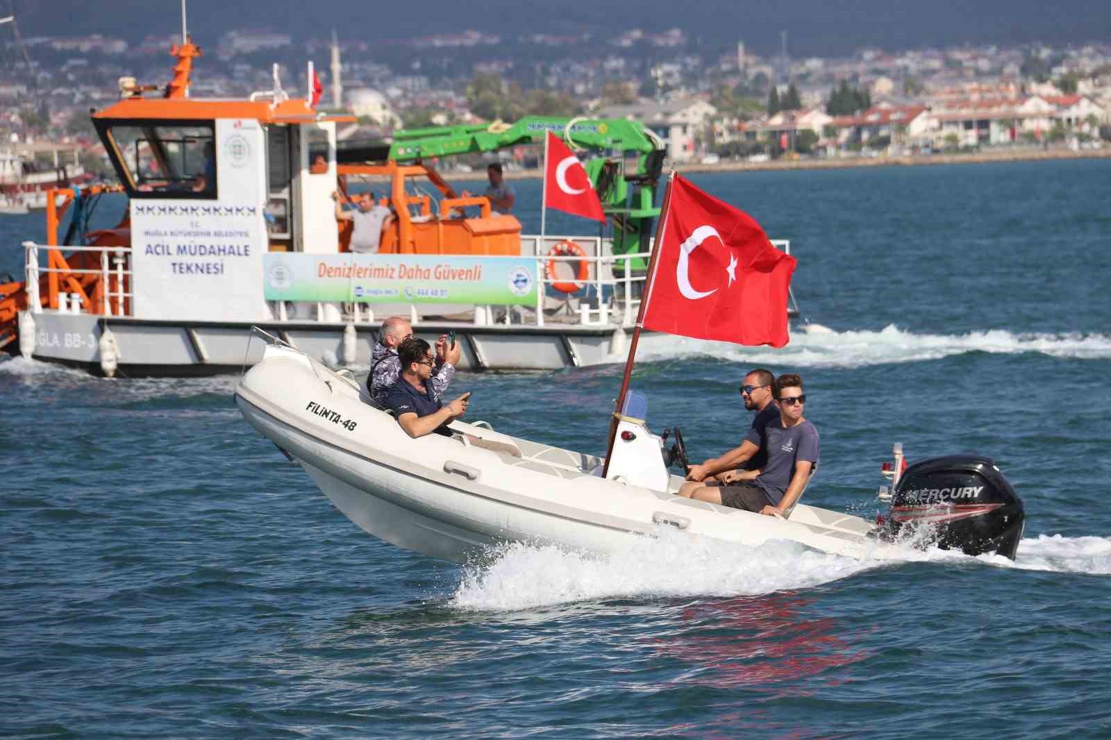 Fethiye’de Cumhuriyet coşkusu denizde de yaşandı
