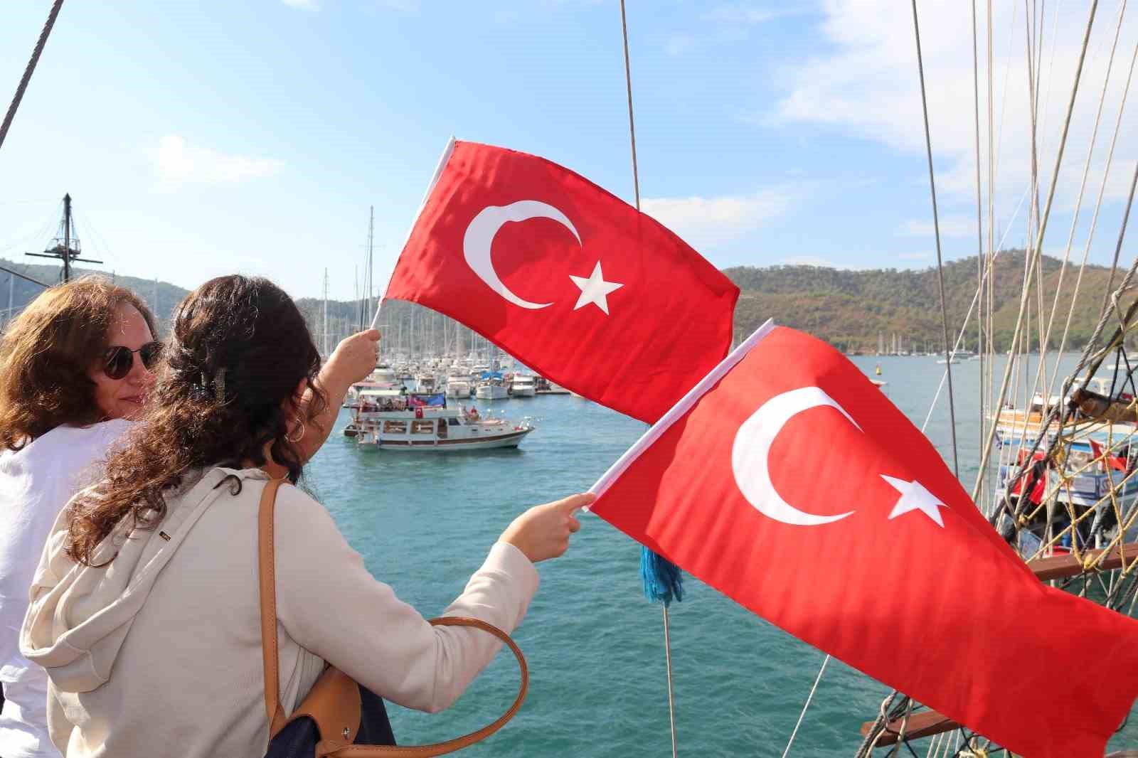 Fethiye’de Cumhuriyet coşkusu denizde de yaşandı
