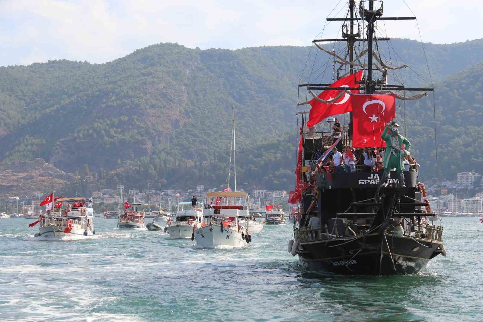 Fethiye’de Cumhuriyet coşkusu denizde de yaşandı
