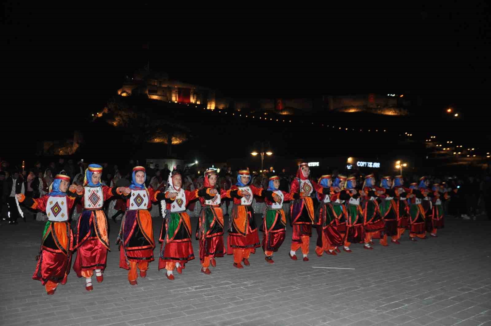 Kars’ta Cumhuriyet yürüyüşü yapıldı
