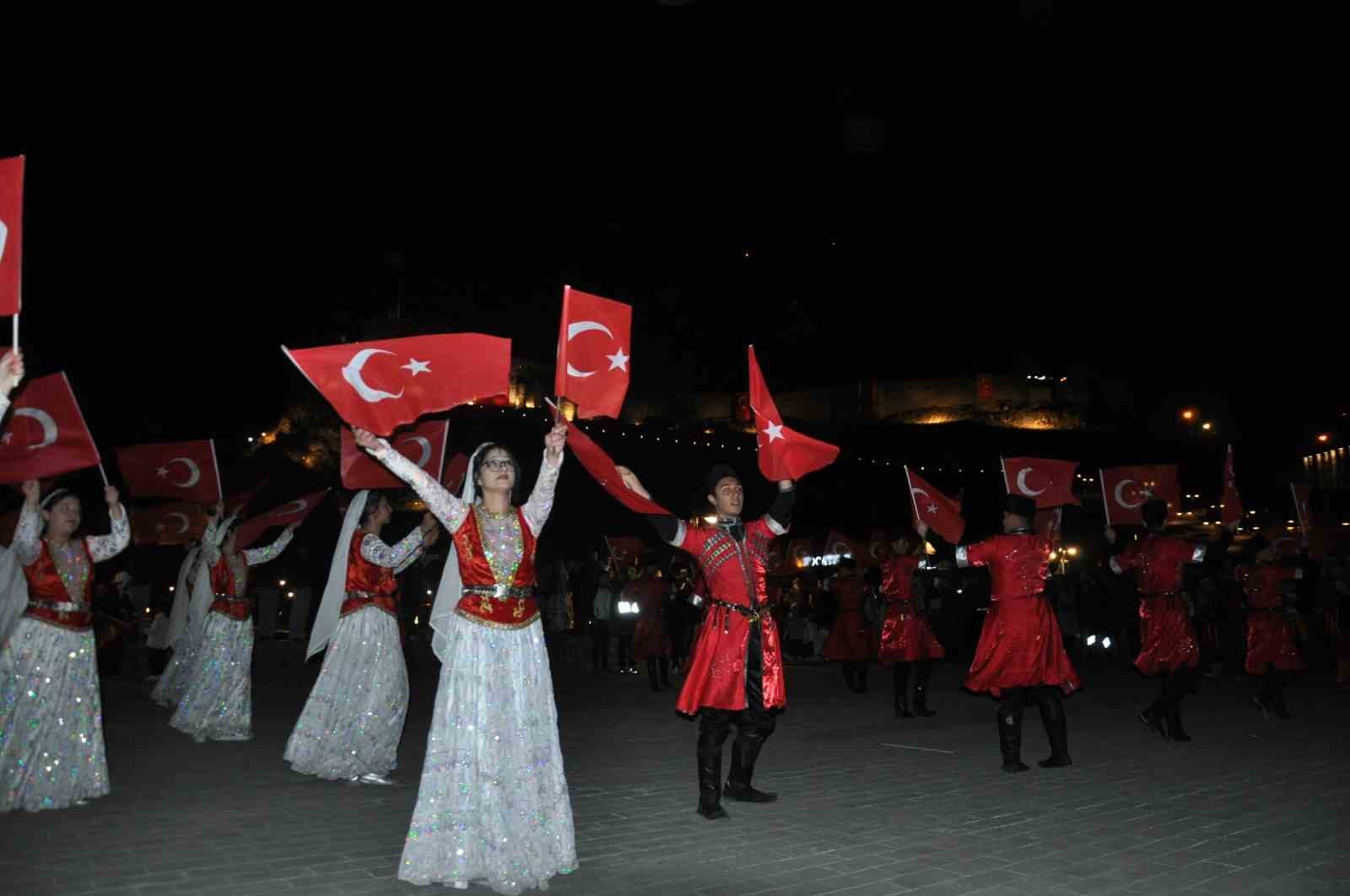 Kars’ta Cumhuriyet yürüyüşü yapıldı
