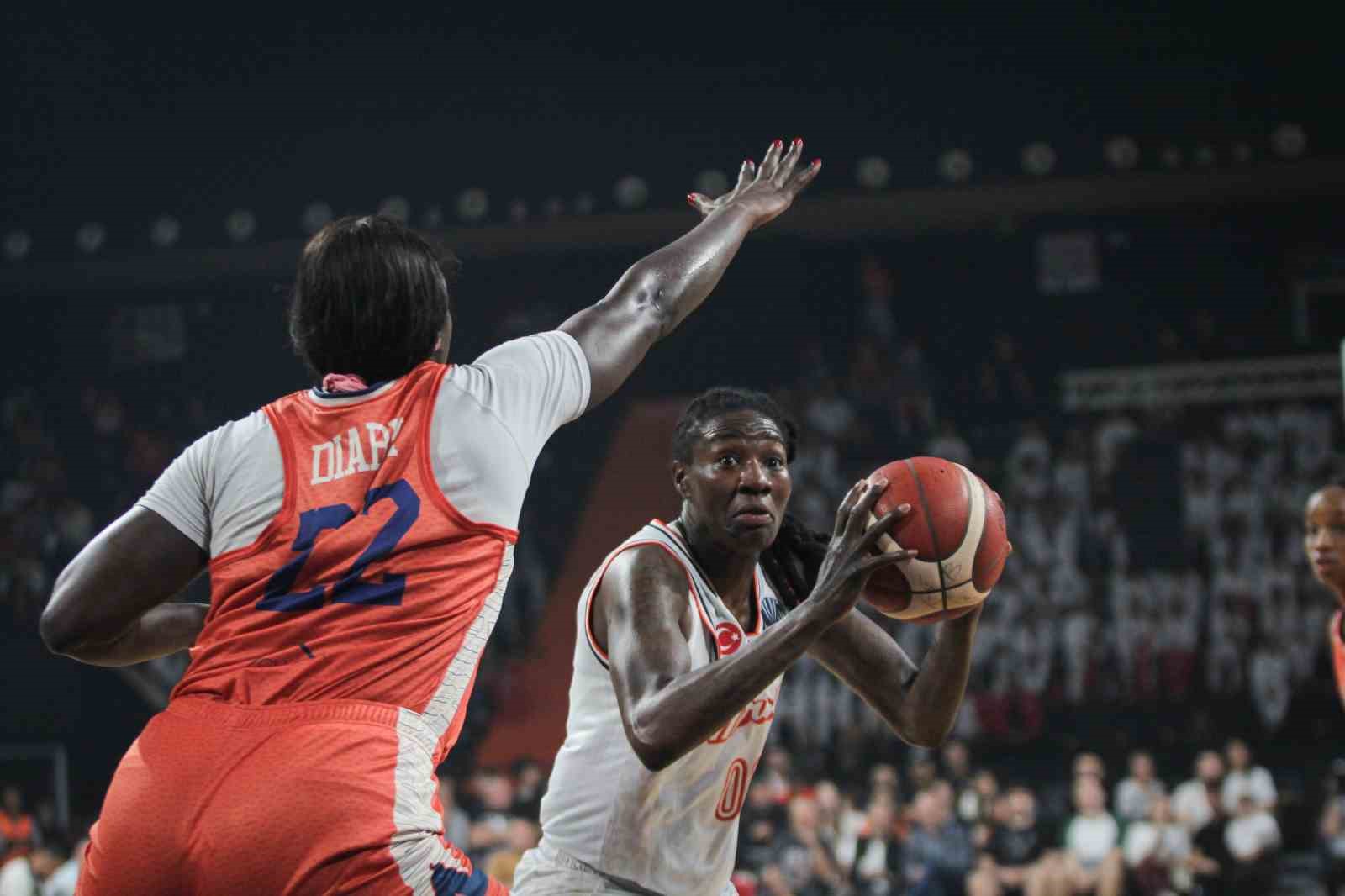 FIBA Kadınlar Euroleague: ÇBK Mersin: 80 - Bourges: 76
