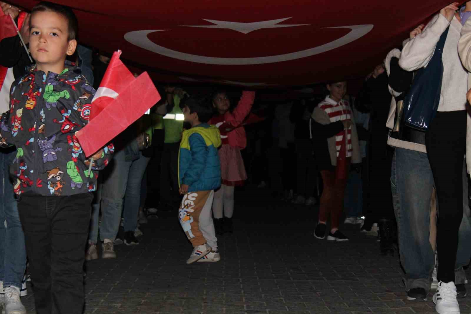 Çanakkale’de meşaleler Cumhuriyet için yandı
