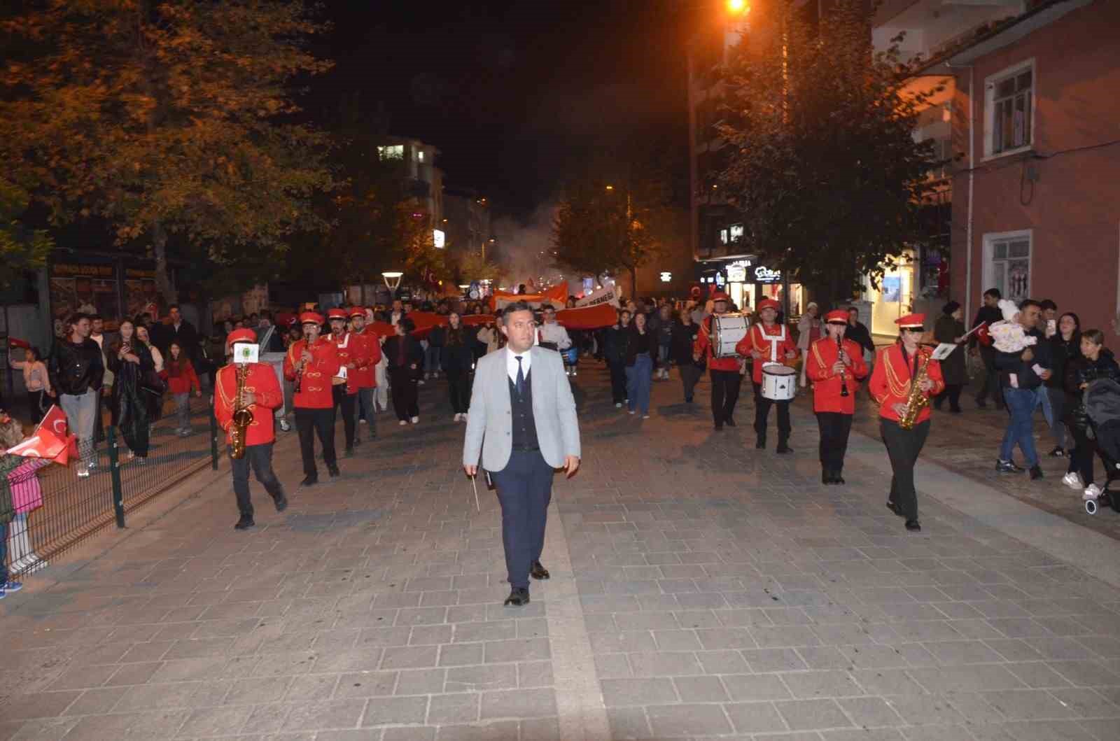 Çaycuma’da Cumhuriyet coşkusu fener alayı ile sürdü
