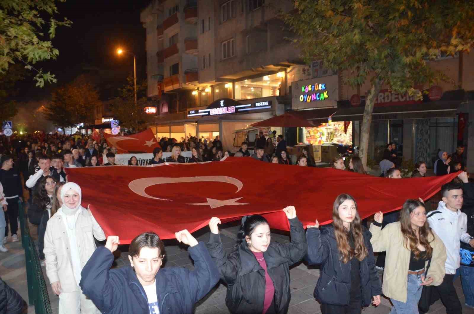 Çaycuma’da Cumhuriyet coşkusu fener alayı ile sürdü
