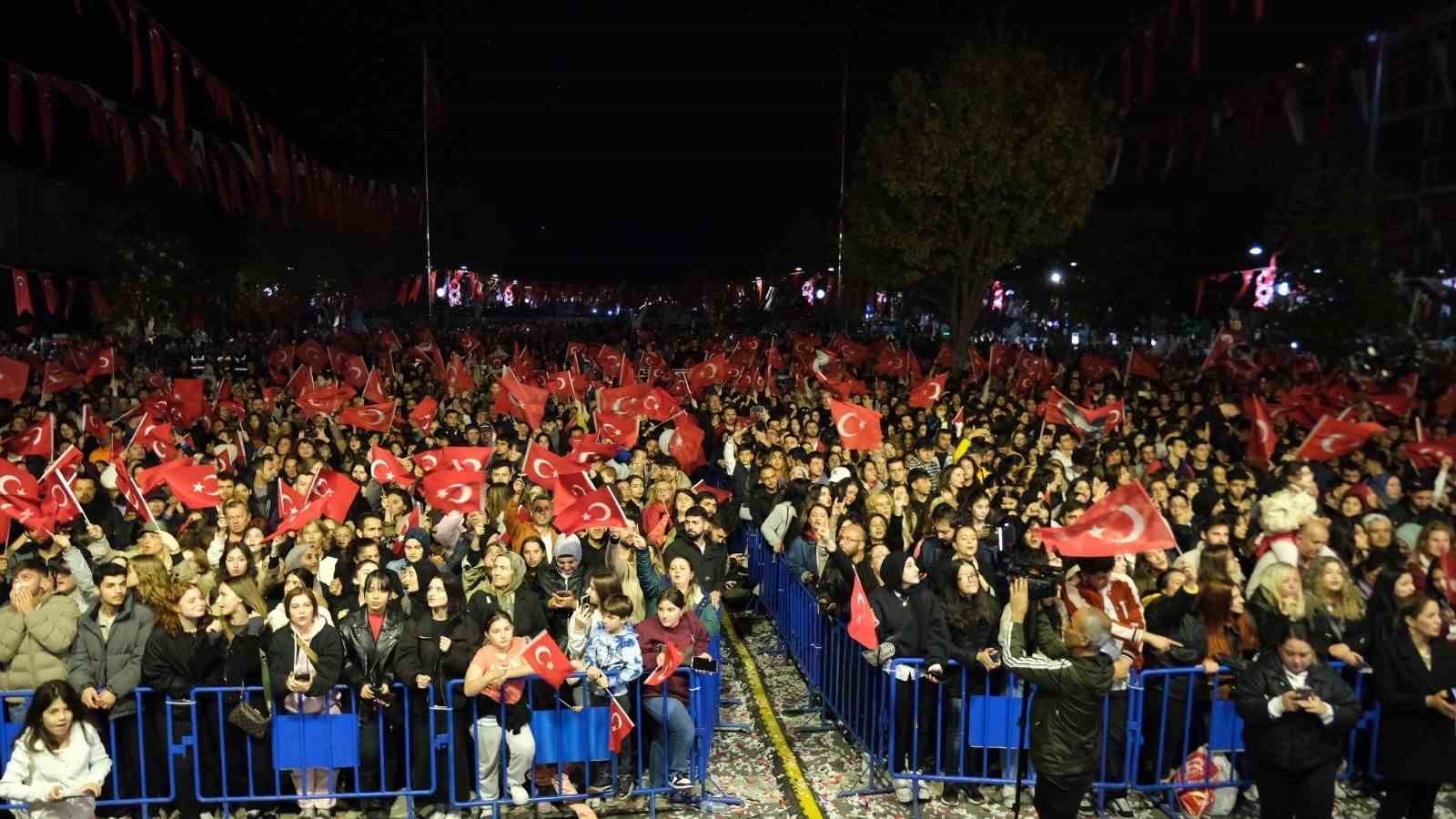 Cumhuriyetin 101. yılı Büyükçekmece’de coşkuyla kutlandı
