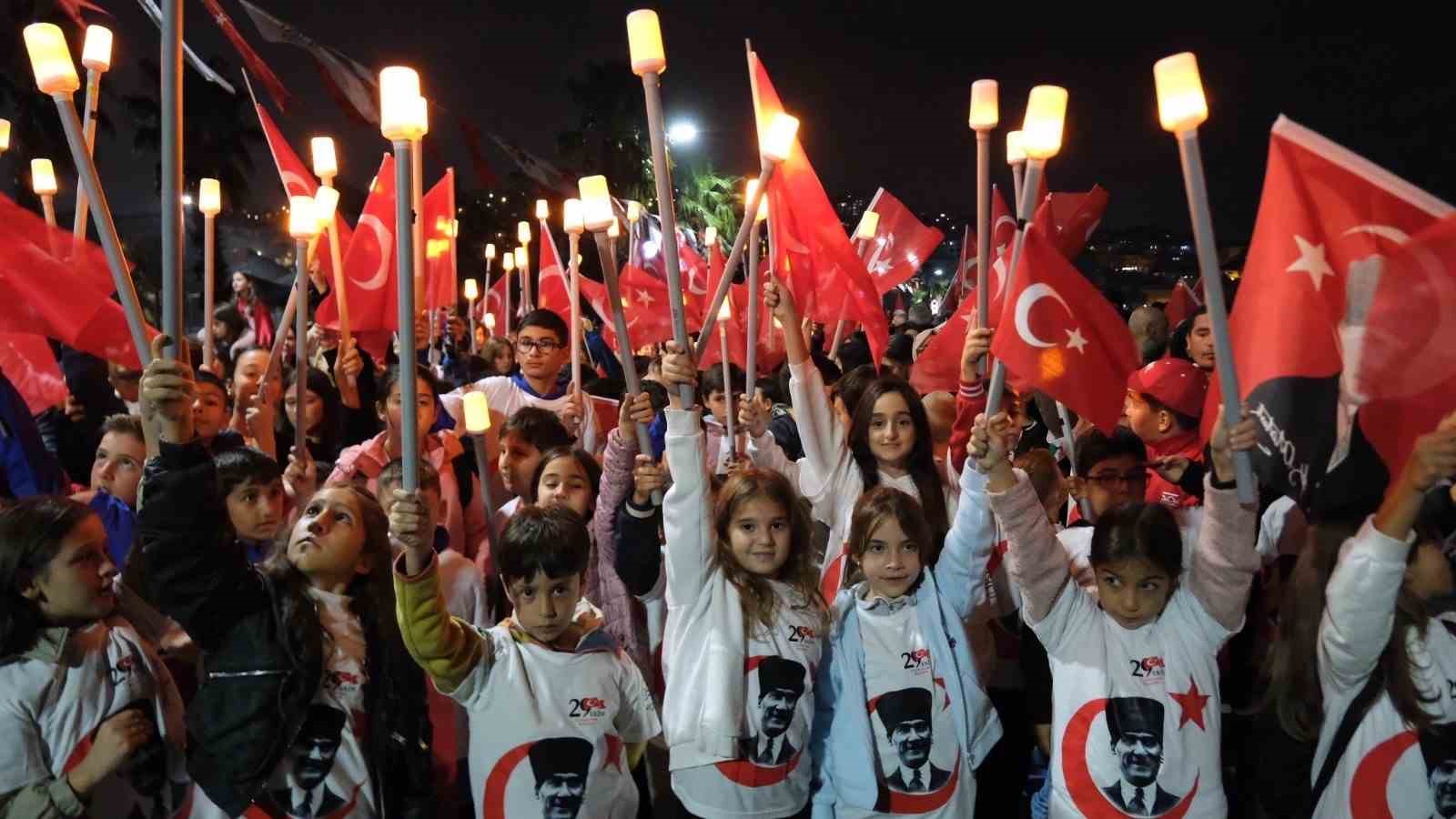 Cumhuriyetin 101. yılı Büyükçekmece’de coşkuyla kutlandı
