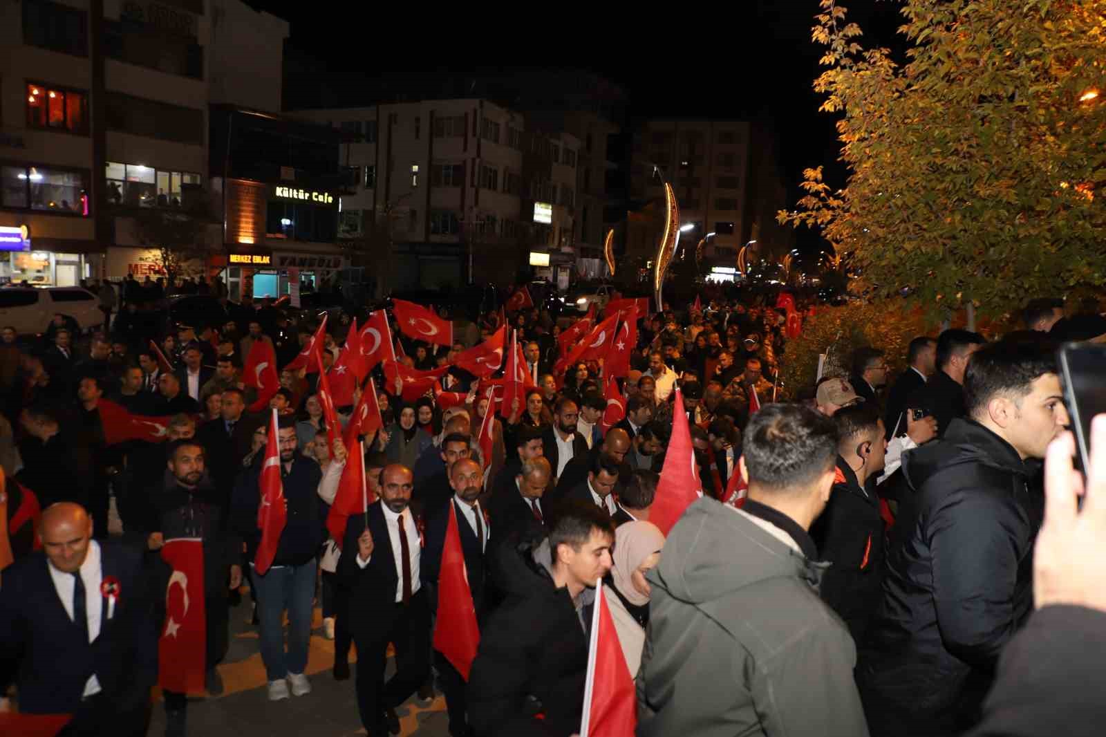 Hakkari’de 29 Ekim kortej yürüyüşüne yoğun ilgi
