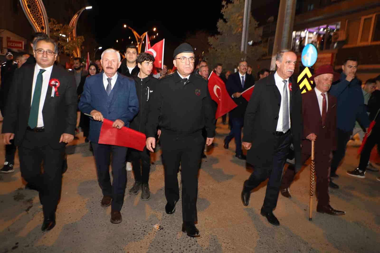 Hakkari’de 29 Ekim kortej yürüyüşüne yoğun ilgi
