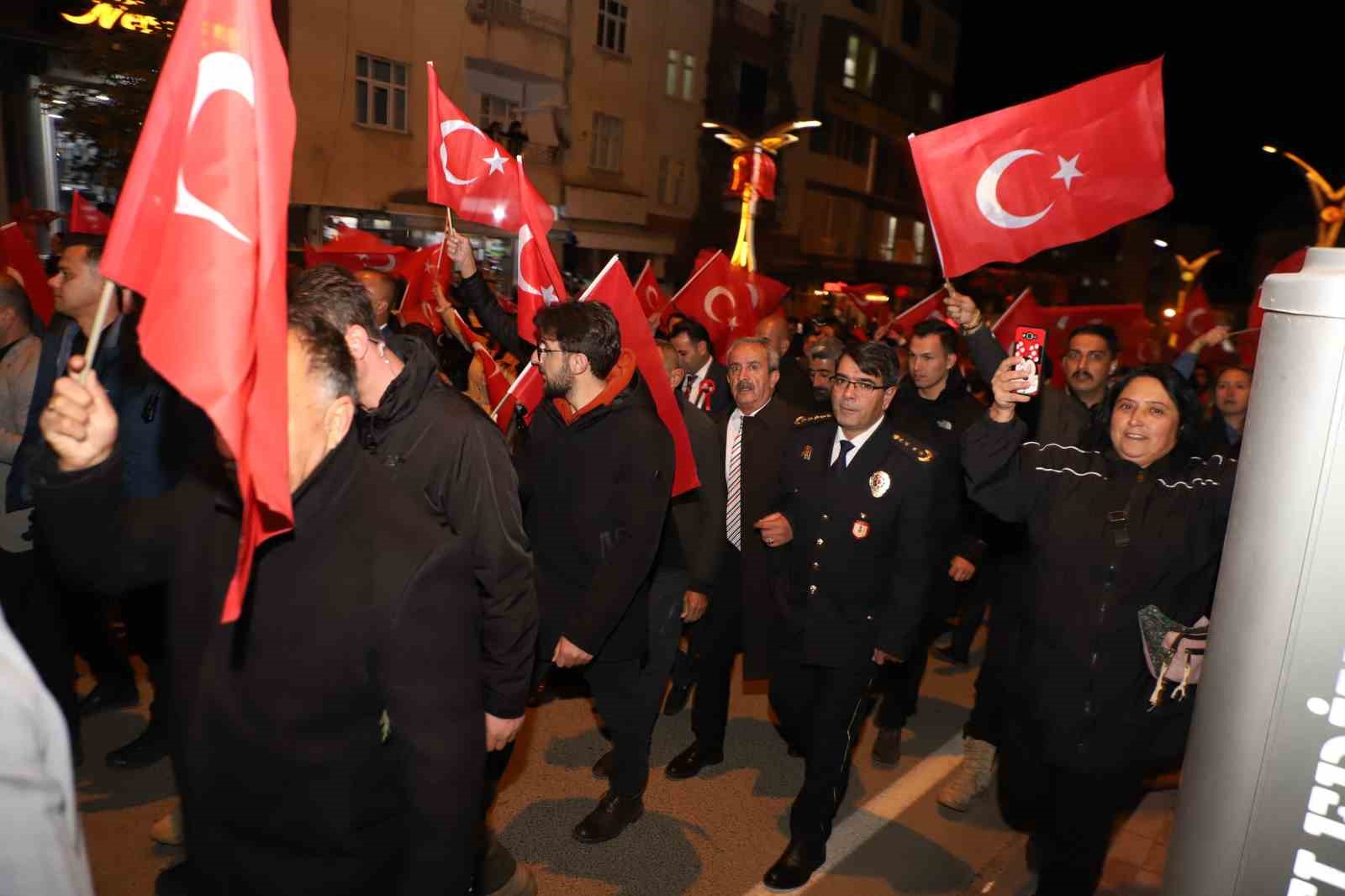 Hakkari’de 29 Ekim kortej yürüyüşüne yoğun ilgi
