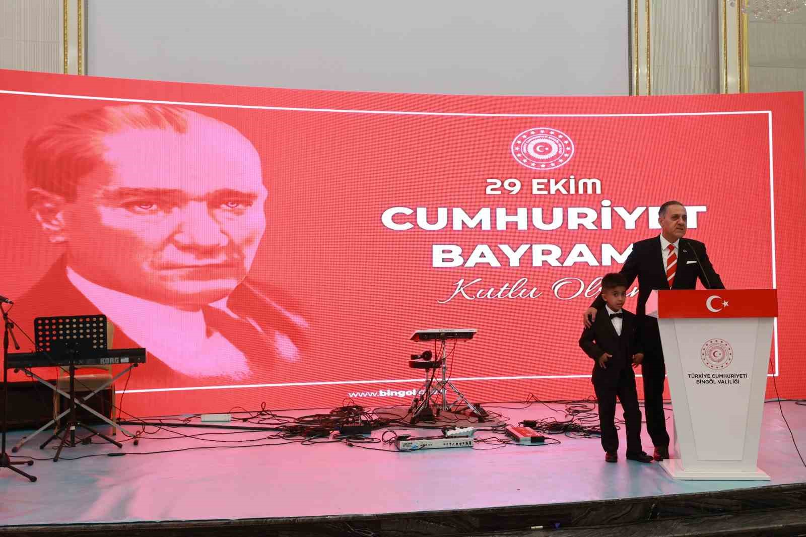 Vali Usta, minik Eymen’in eğitim masraflarını karşılayacak
