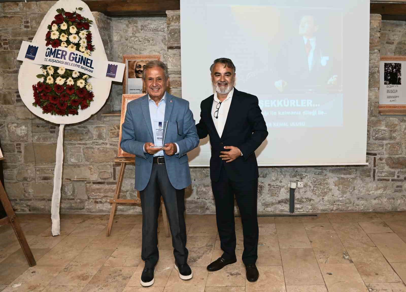 Kuşadası’nda Atatürk ile ilgili söyleşi düzenlendi
