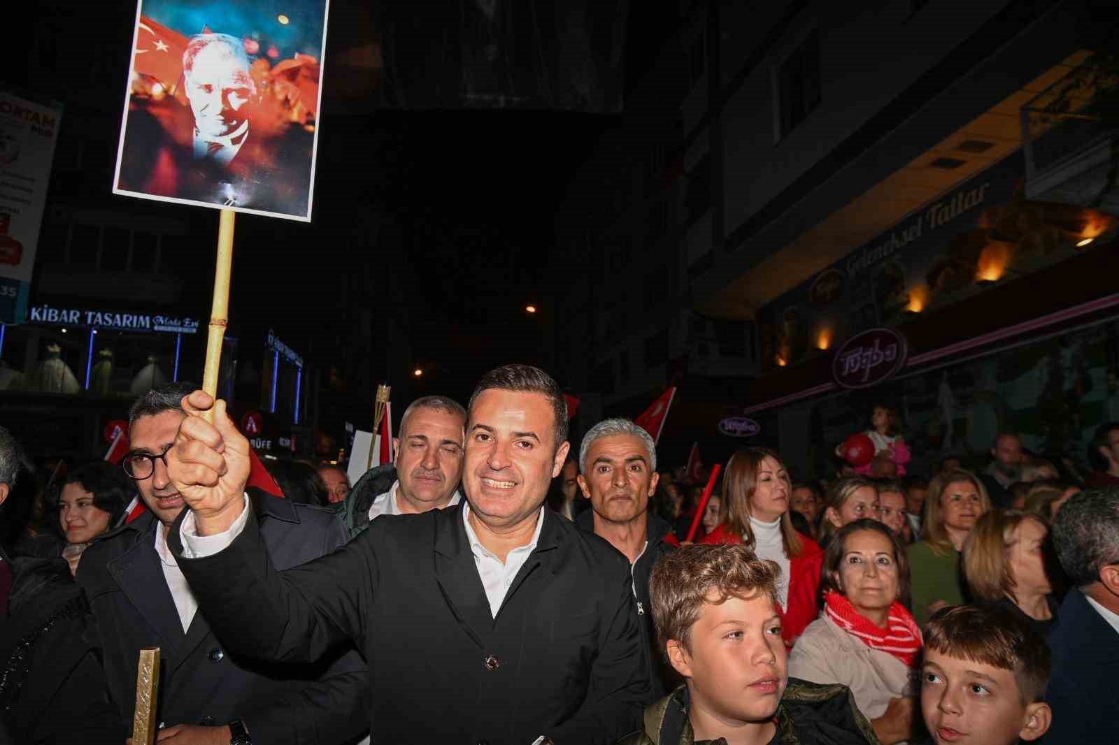 Balıkesir’de Cumhuriyet coşkusu sokaklara sığmadı
