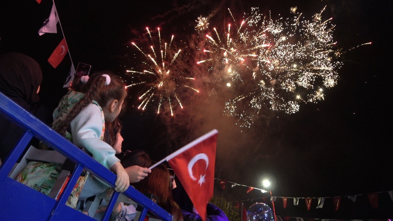 Halk bandosu ilk gösterisini Fener Alayı’nda sergiledi
