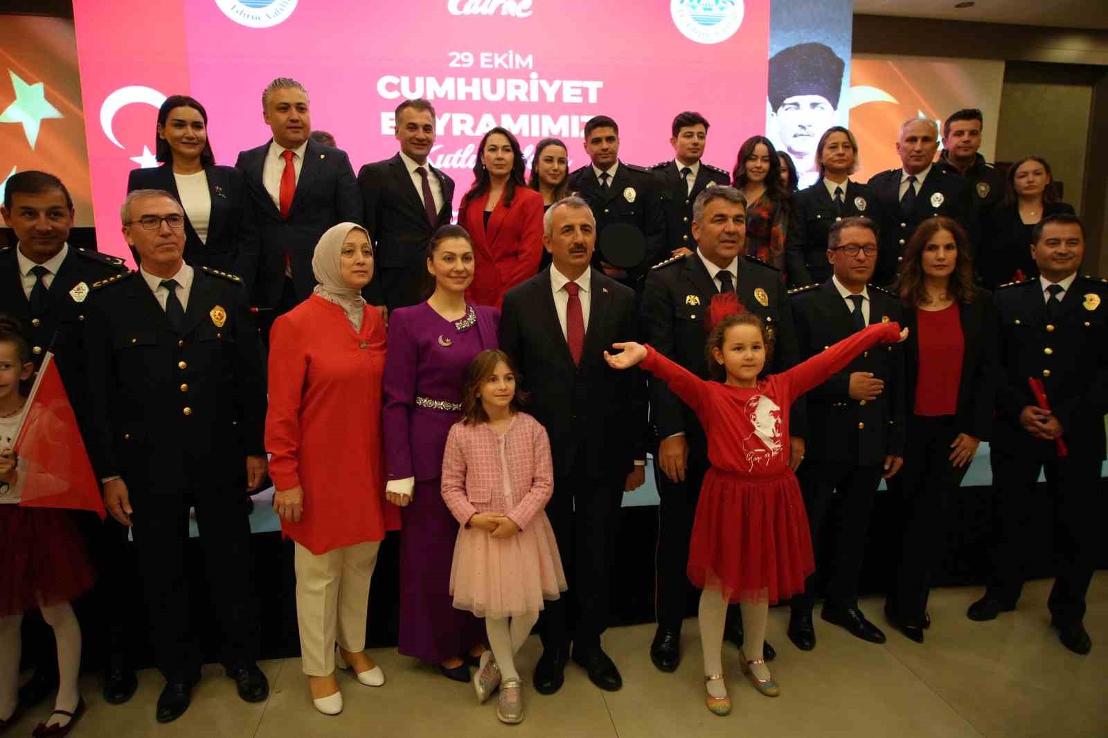 Cumhuriyet’in 101. yılına coşkulu kutlama
