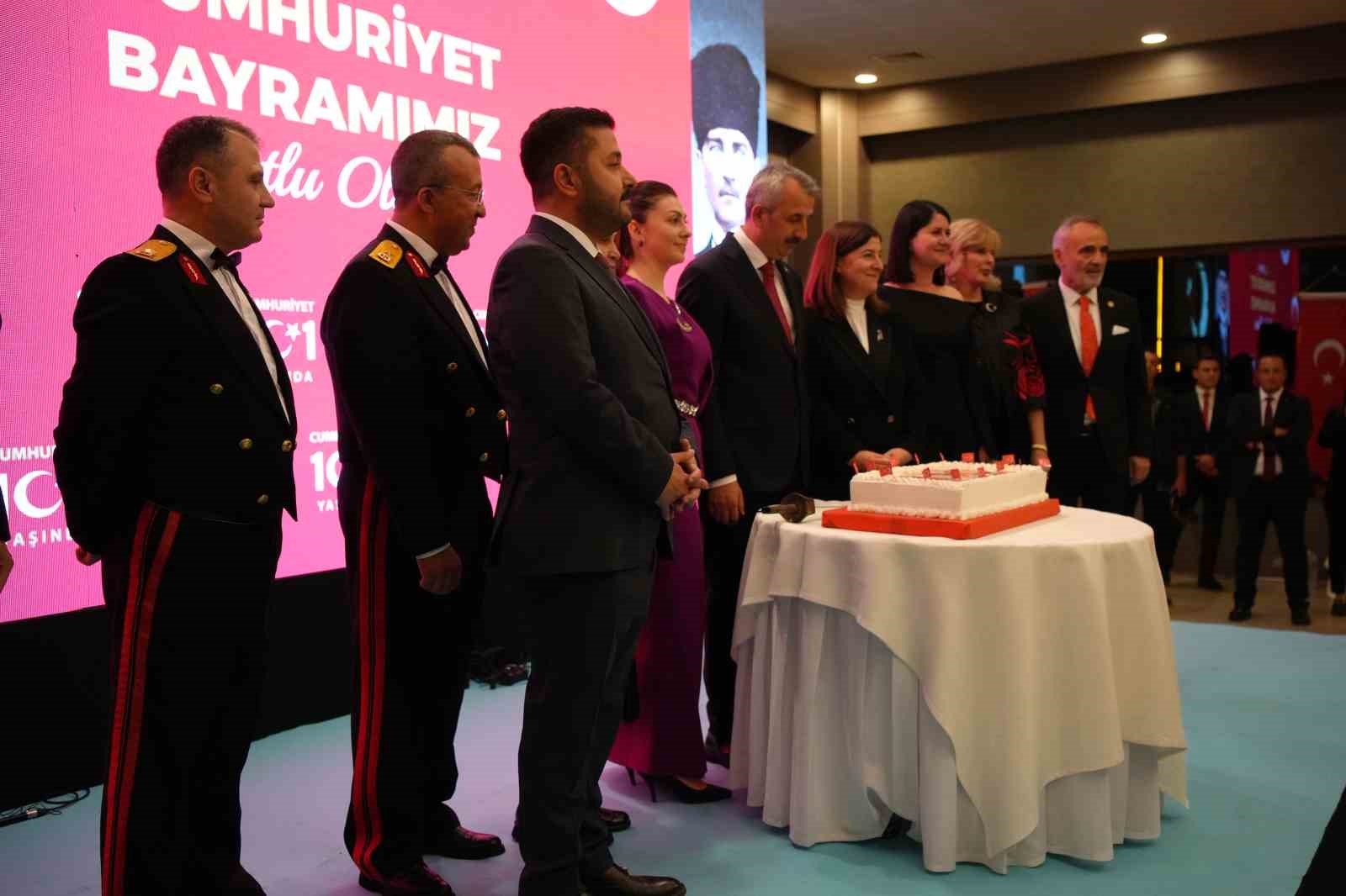 Cumhuriyet’in 101. yılına coşkulu kutlama
