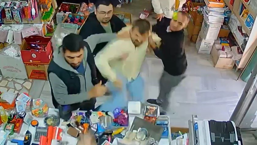 Avcılar’da ‘maytap’ kavgası kamerada
