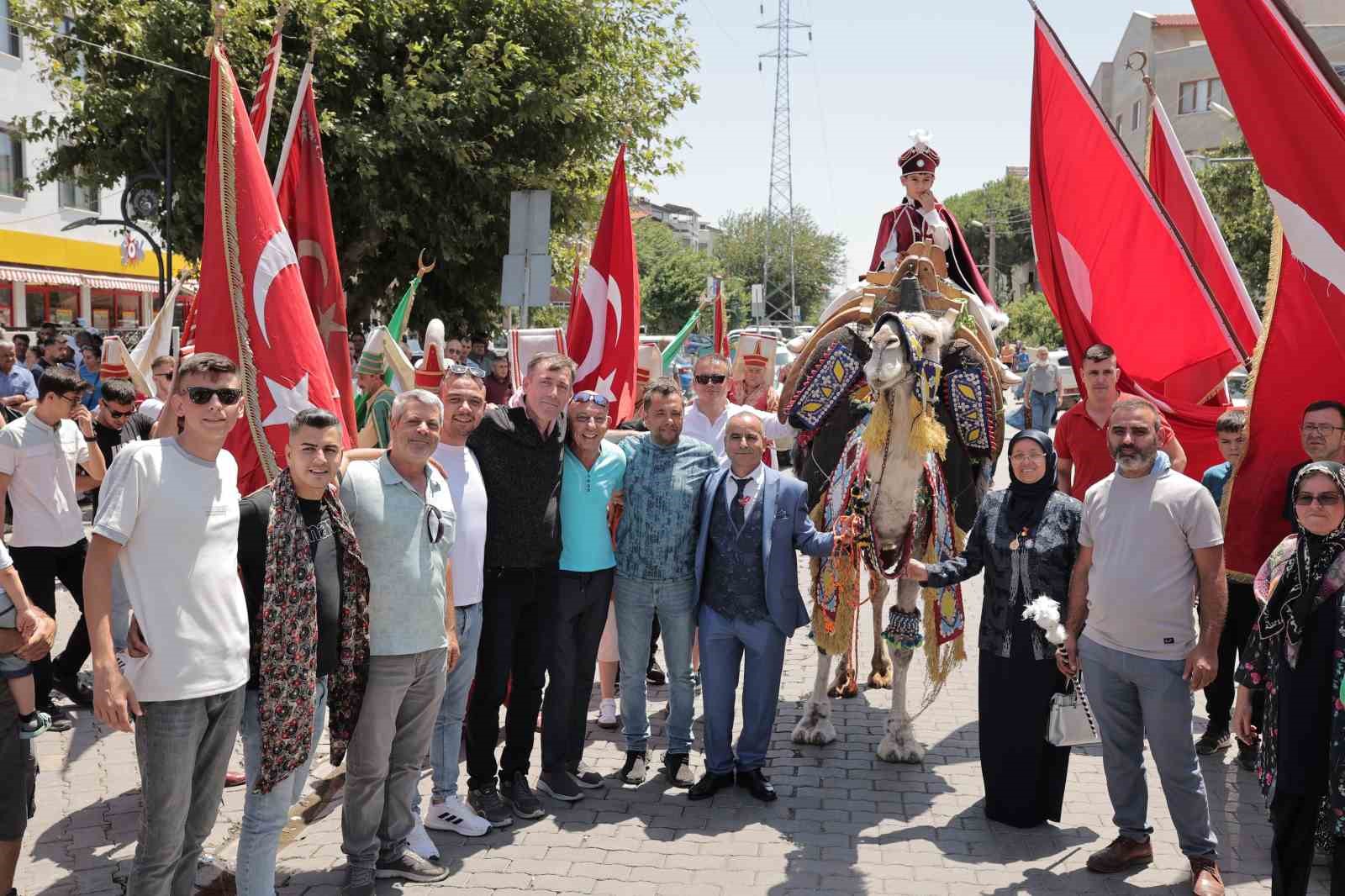 Milyonluk lüks araba ile değil milyonluk güreş devesi ile sünnet konvoyu
