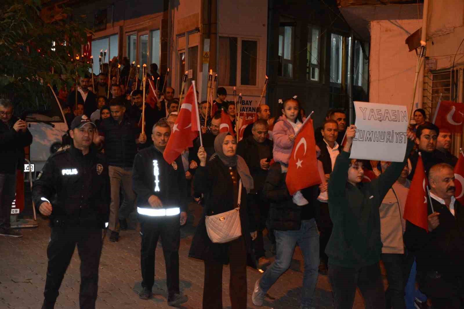 Babadağ’da Cumhuriyet coşkusu fener alayıyla taçlandı
