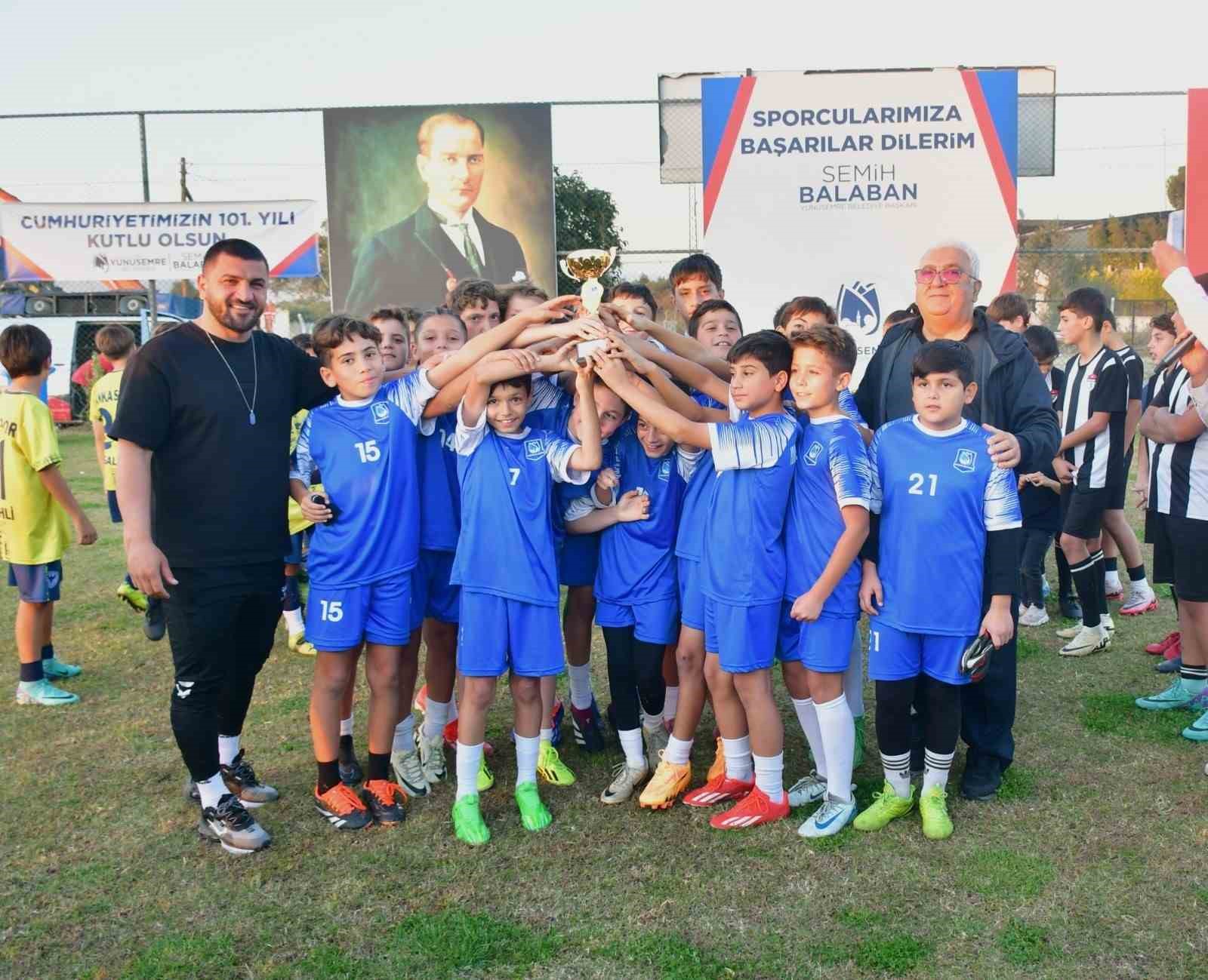 Yunusemre’de 29 Ekim Futbol Turnuvası tamamlandı
