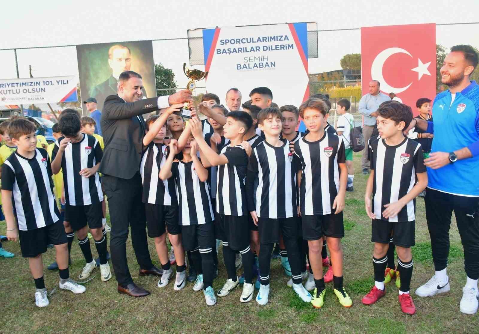 Yunusemre’de 29 Ekim Futbol Turnuvası tamamlandı
