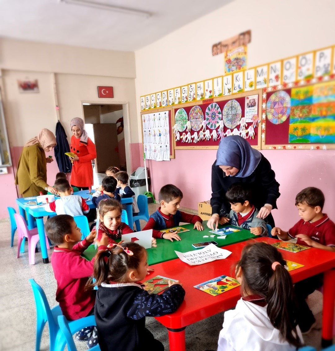 Eğlence çocukların ayağına götürüldü
