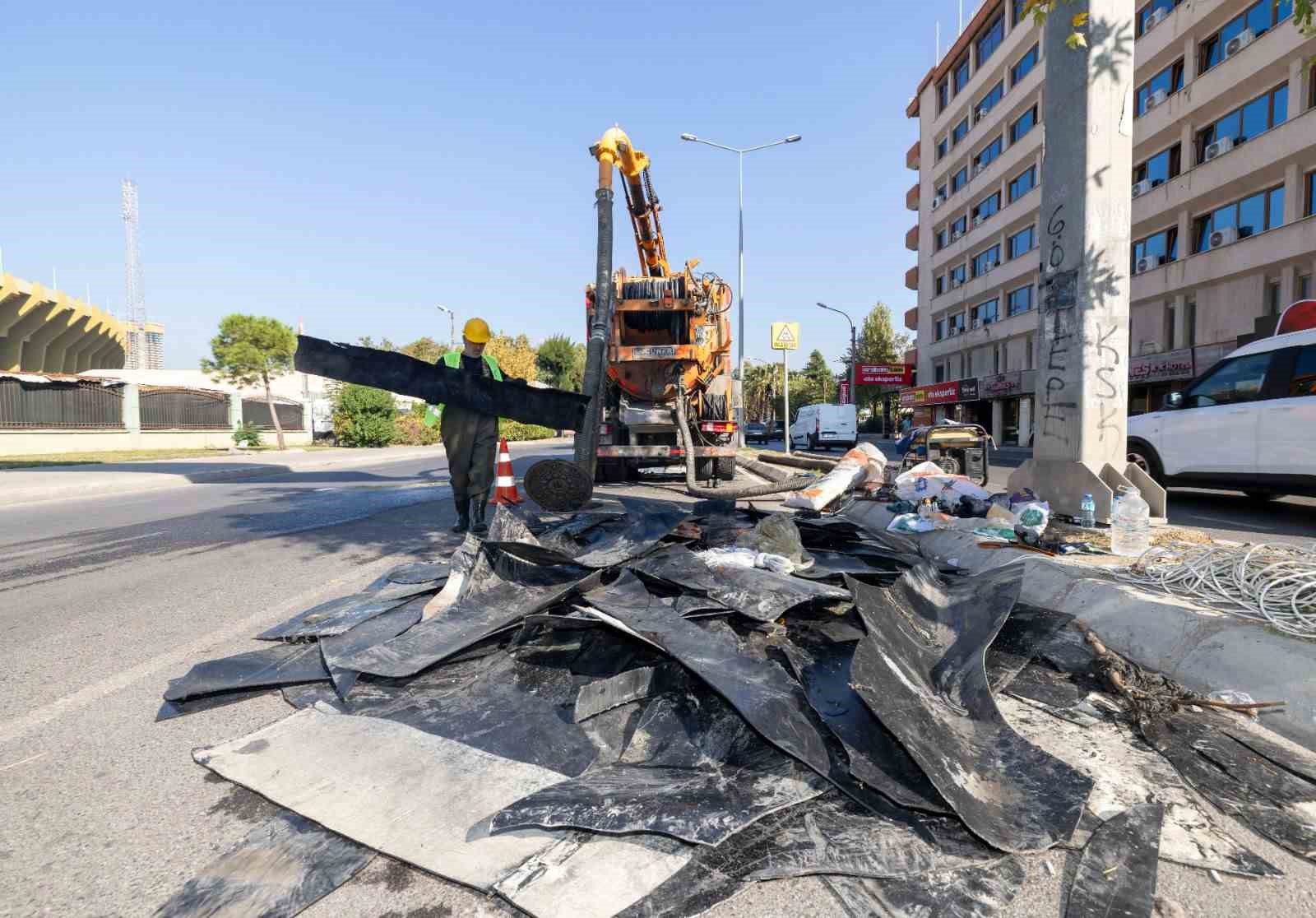 Büyük Kanal’da temizlik harekâtı
