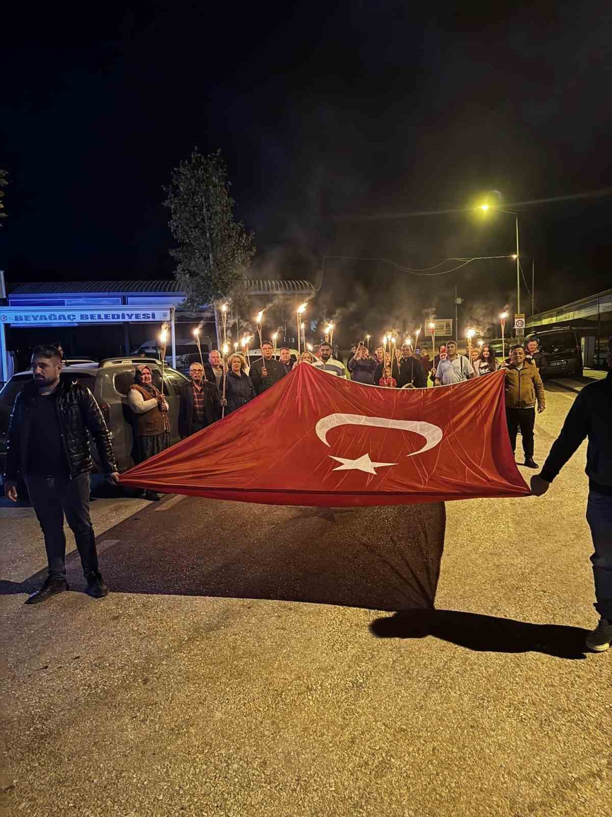 Beyağaçlılar Cumhuriyet coşkusunu fener alayında yaşandı
