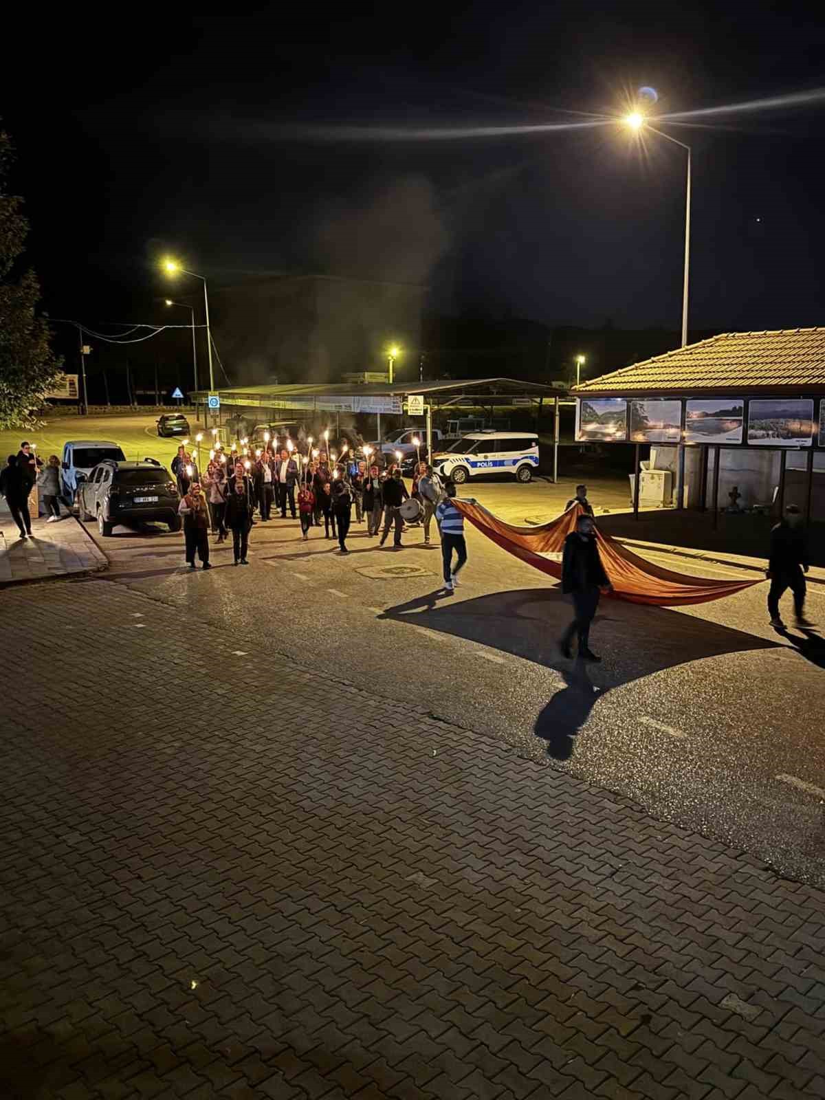 Beyağaçlılar Cumhuriyet coşkusunu fener alayında yaşandı
