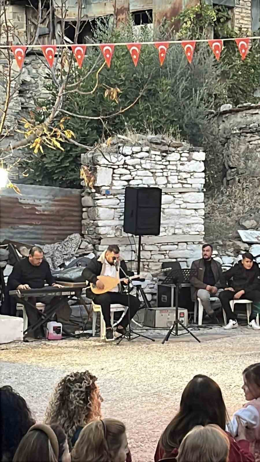 Hisarlılar Cumhuriyet coşkusunu geleneksel etkinliklerle yaşattı
