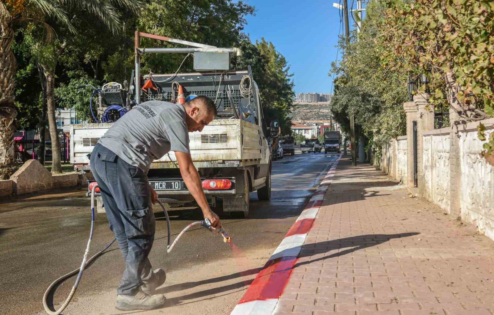 Emekleriyle Kepez’i güzelleştiriyorlar
