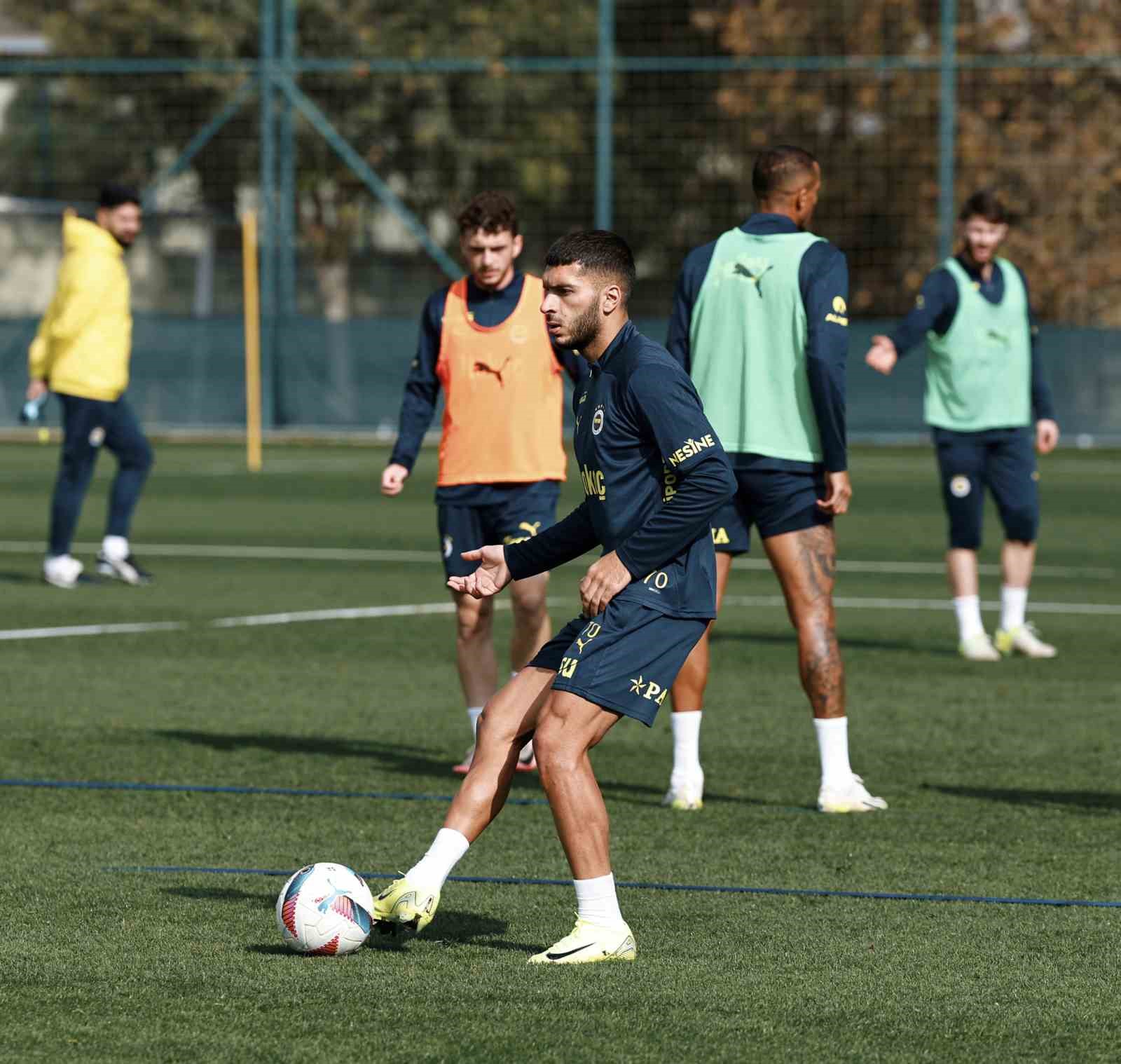 Fenerbahçe, Trabzonspor maçı hazırlıklarını sürdürdü
