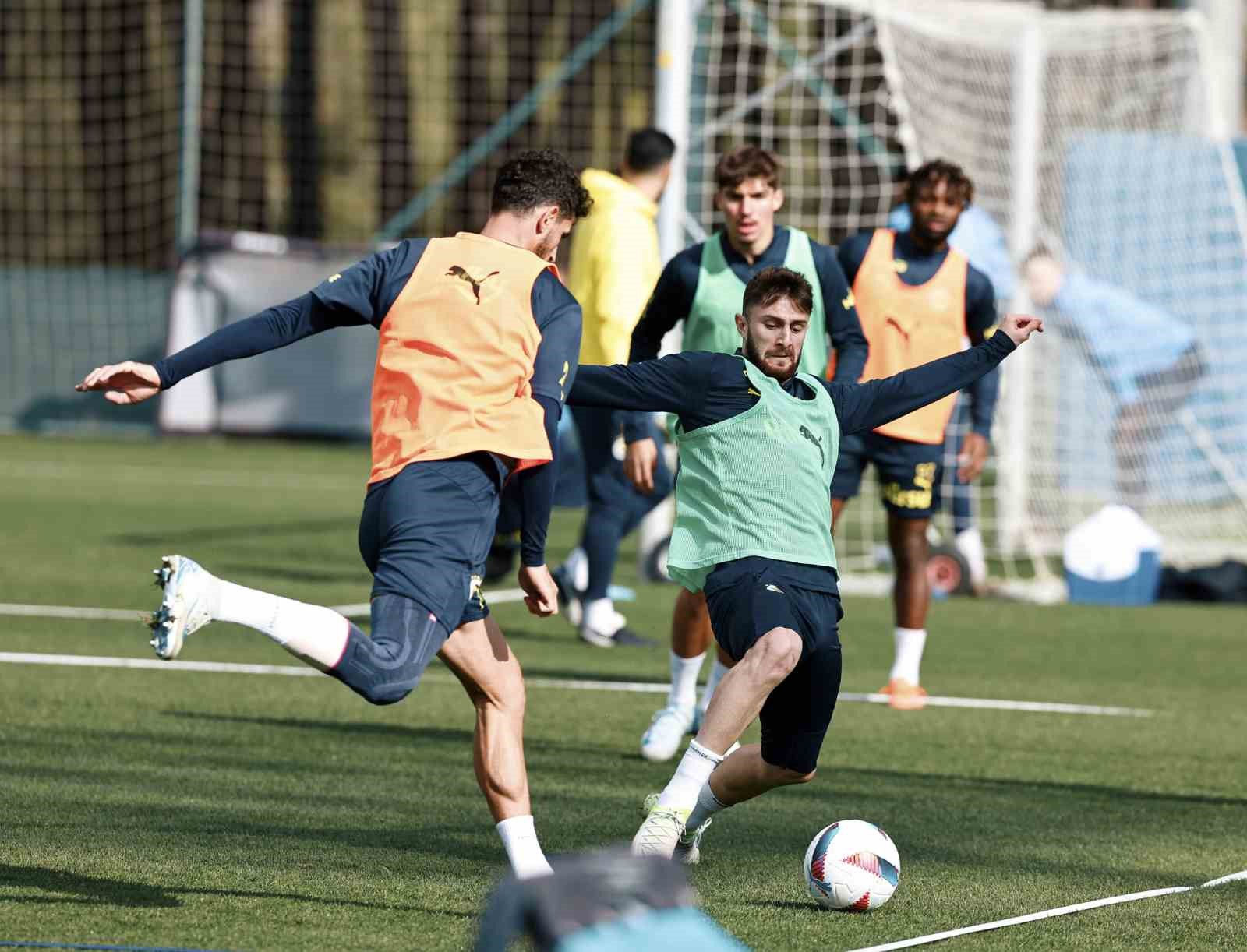 Fenerbahçe, Trabzonspor maçı hazırlıklarını sürdürdü
