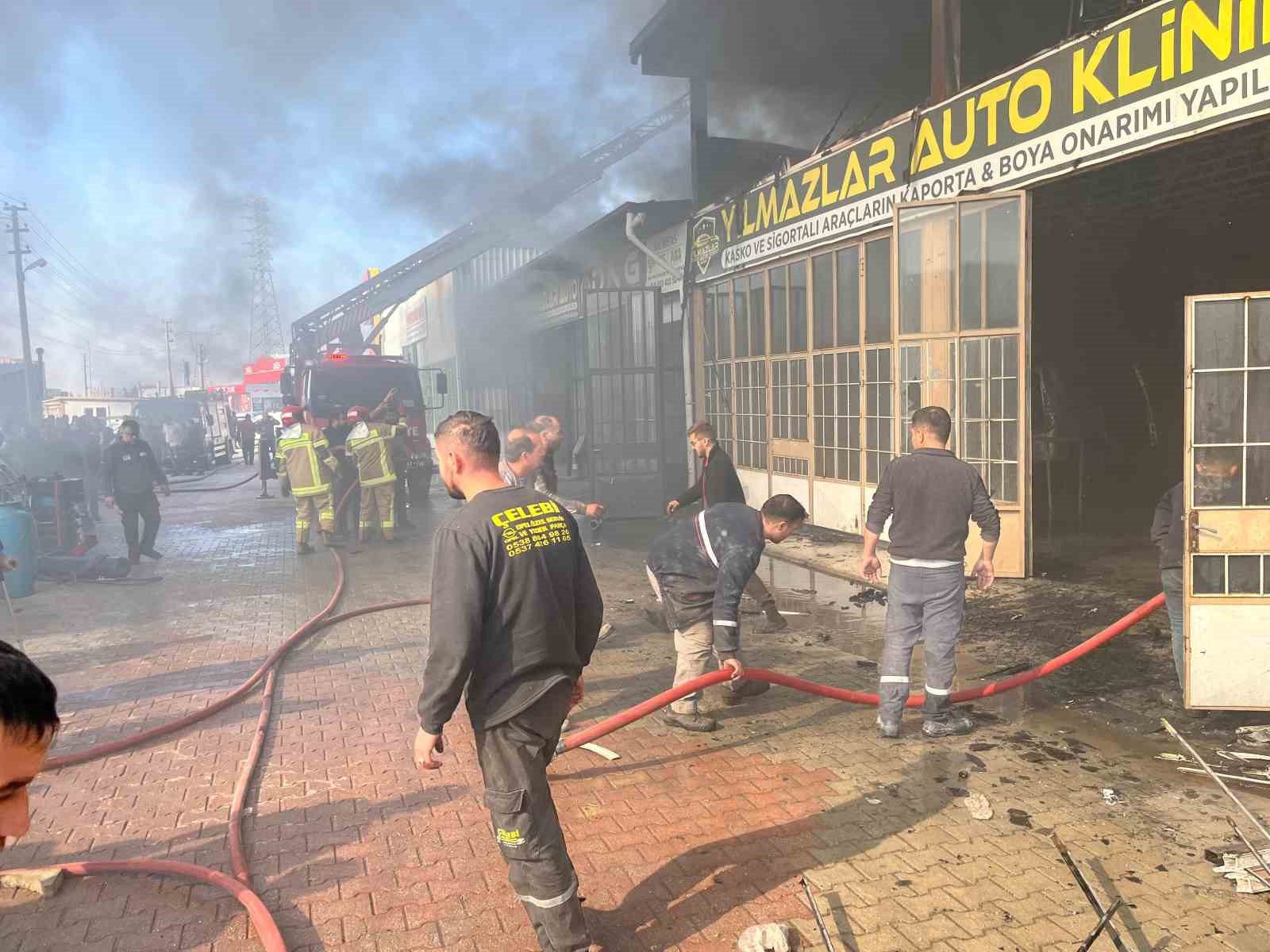 Sanayi sitesinde çıkan yangında 5 dükkan zarar gördü
