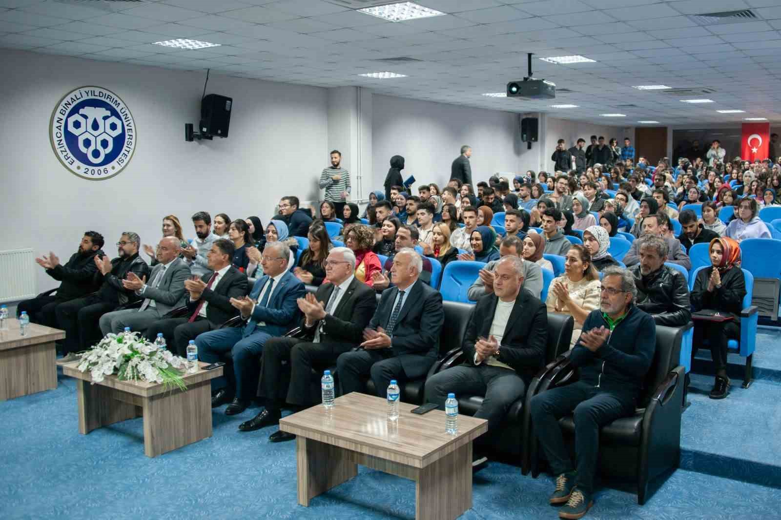 Erzincan’da “Cumhuriyet Türküleri Konseri” düzenlendi
