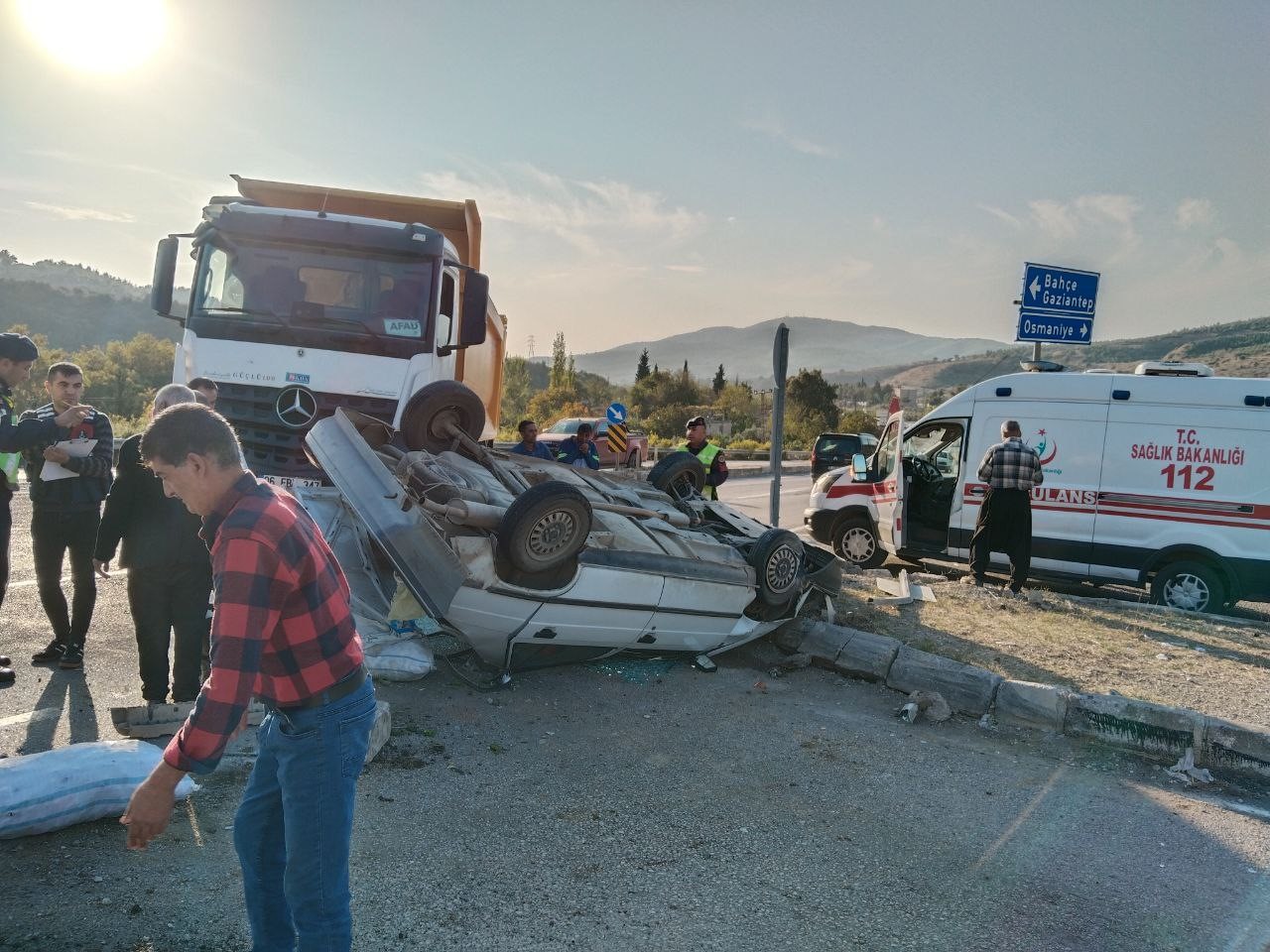 Osmaniye’de otomobil ile kamyonet çarpıştı: 3 yaralı
