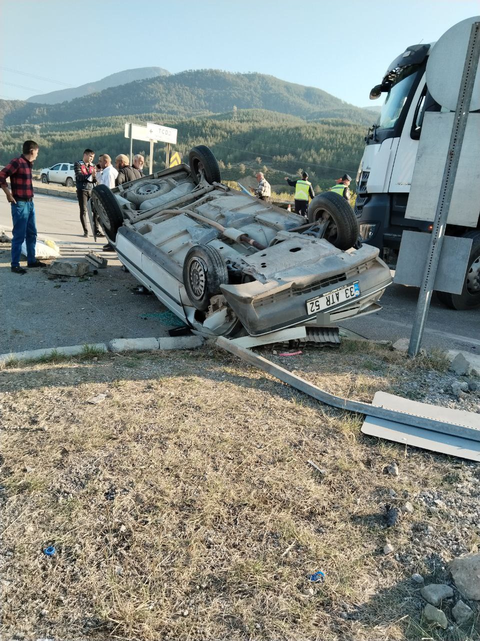 Osmaniye’de otomobil ile kamyonet çarpıştı: 3 yaralı
