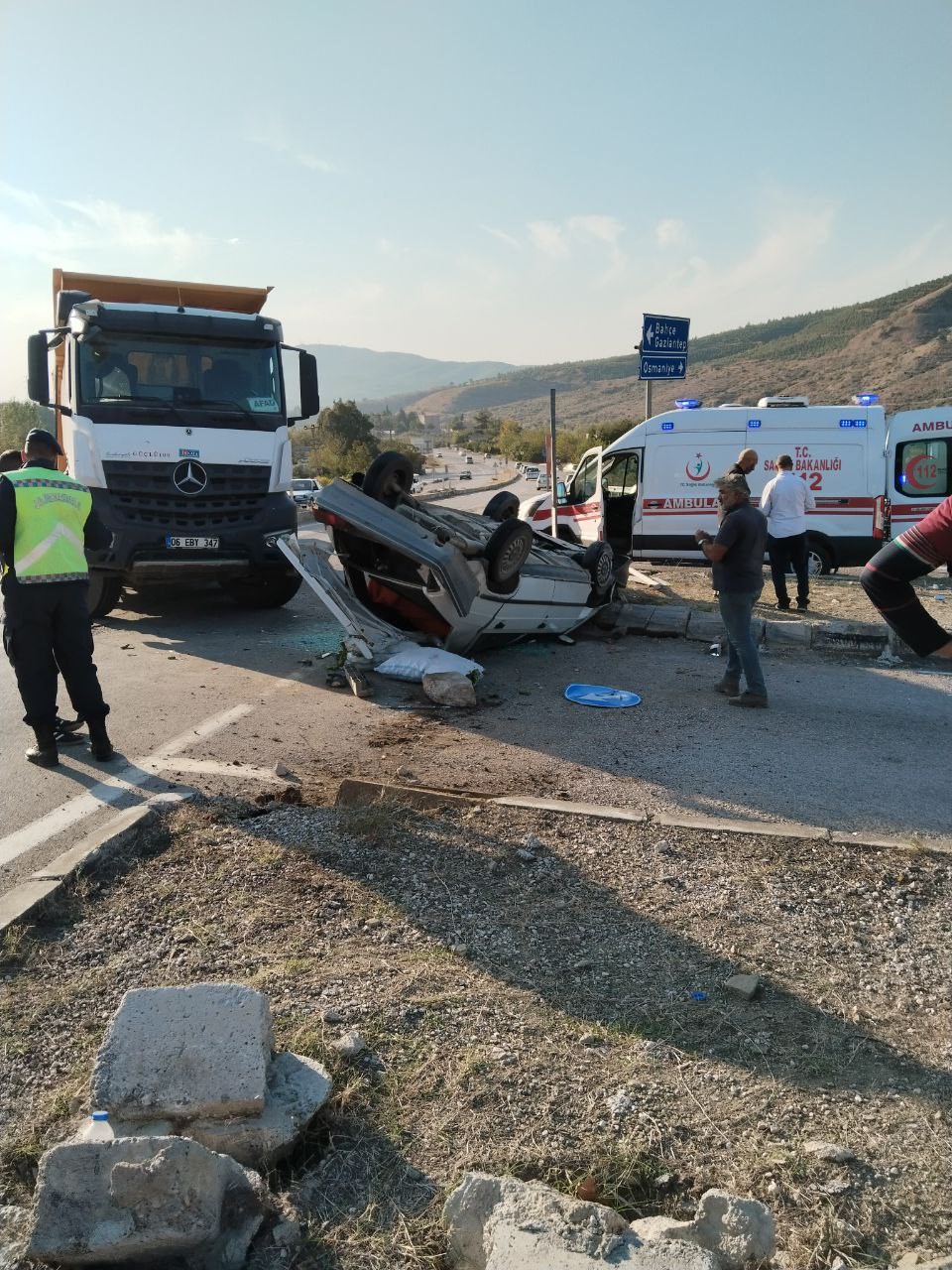 Osmaniye’de otomobil ile kamyonet çarpıştı: 3 yaralı
