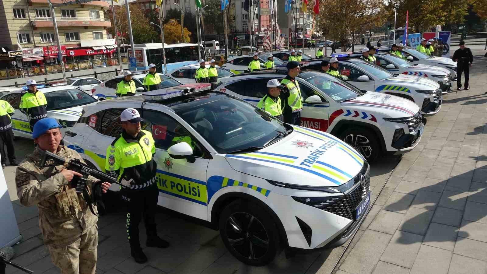 Kütahya’da polis ve jandarmaya araç takviyesi
