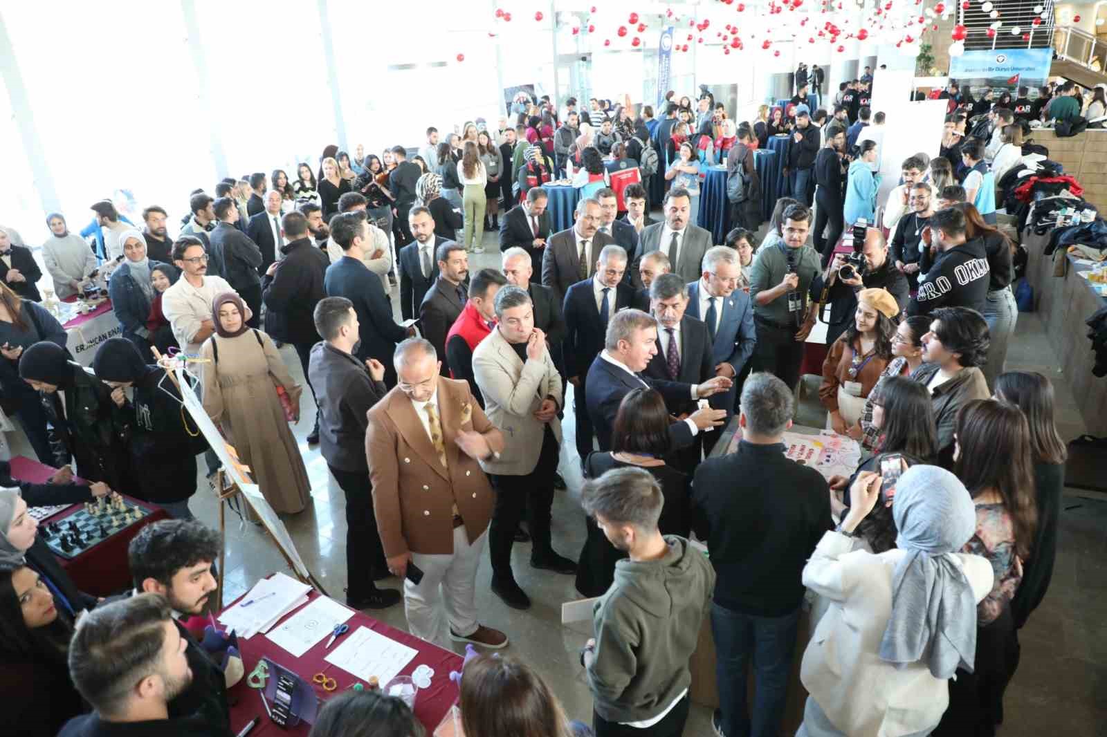 Erzincan’da 1500 öğrenciye burs verildi
