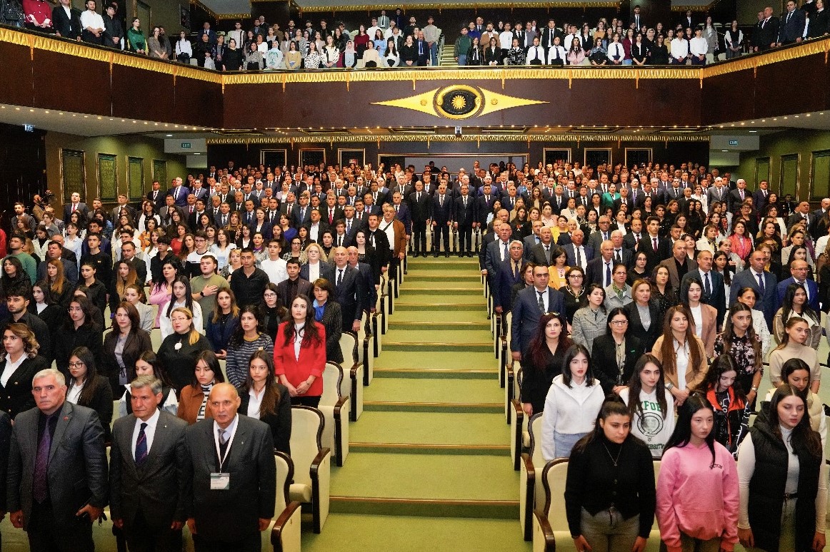 AİÇÜ Rektörü Prof. Dr. Karabulut, “Nahçıvan Özerk Cumhuriyetinin kuruluşunun Azerbaycan’ın Siyasi Tarihindeki Rolü” konferansına katıldı
