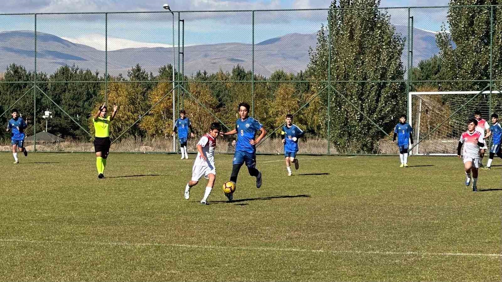 Yıldızlarda futbolun şampiyonu Ömer Nasuhi Bilmen
