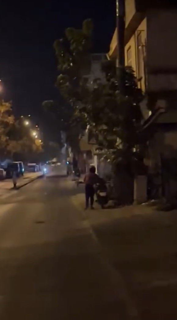 Kasklı motosiklet hırsızı önce kameraya, sonra polise yakalandı
