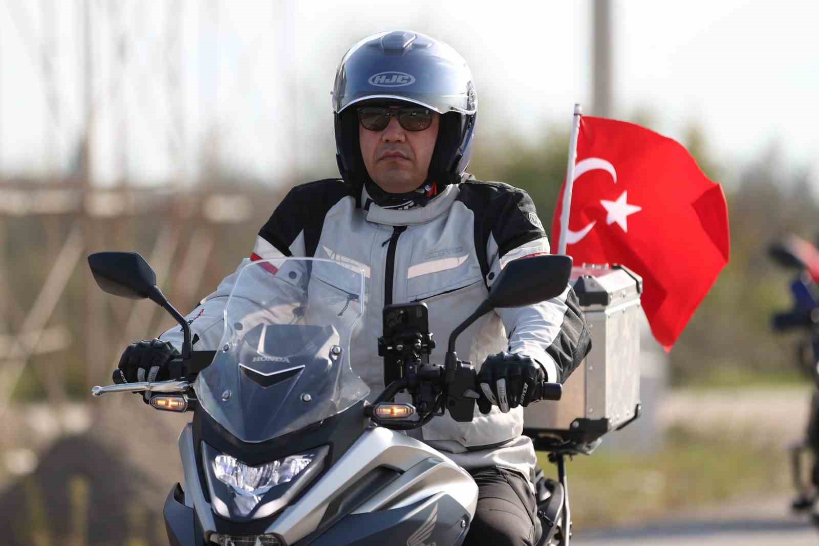 Motosiklet turuna yüzlerce kişi katıldı
