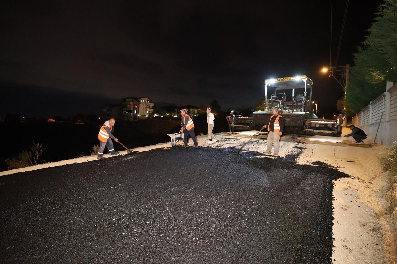 Başiskele trafiğini rahatlayacak yeni yol asfaltlanıyor
