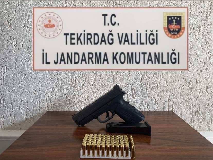 Tekirdağ’da operasyonlarda uyuşturucu ve silah ele geçirildi
