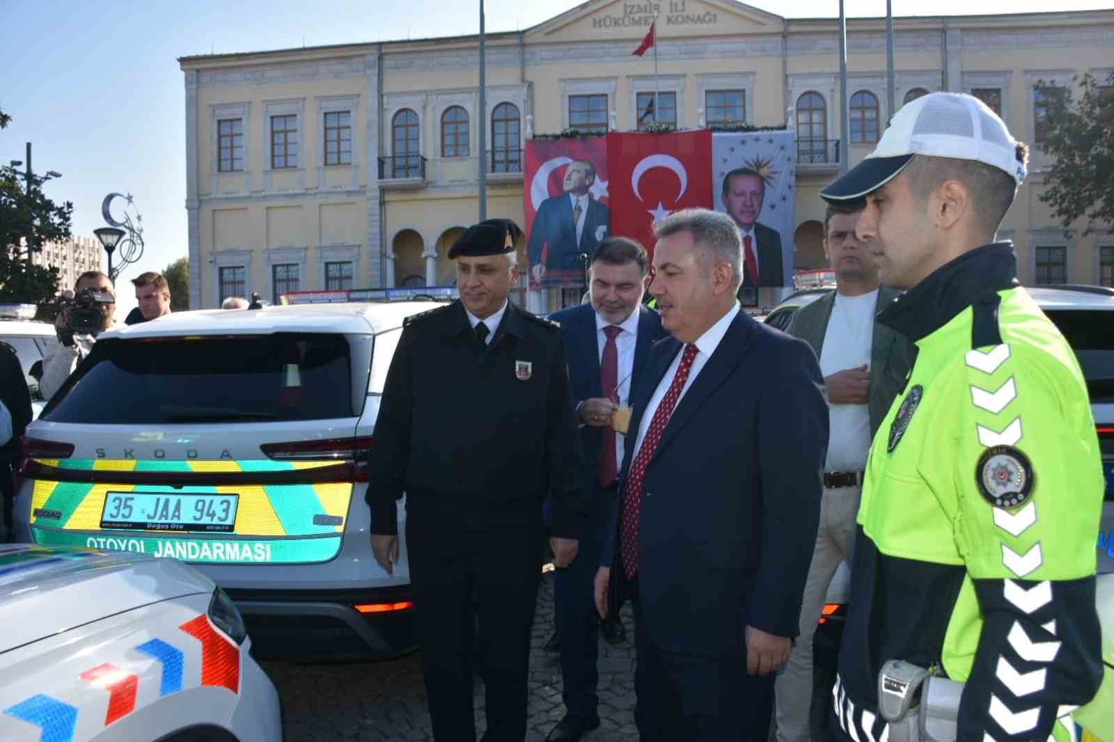 İzmir’de emniyet ve jandarmaya 688 yeni araç
