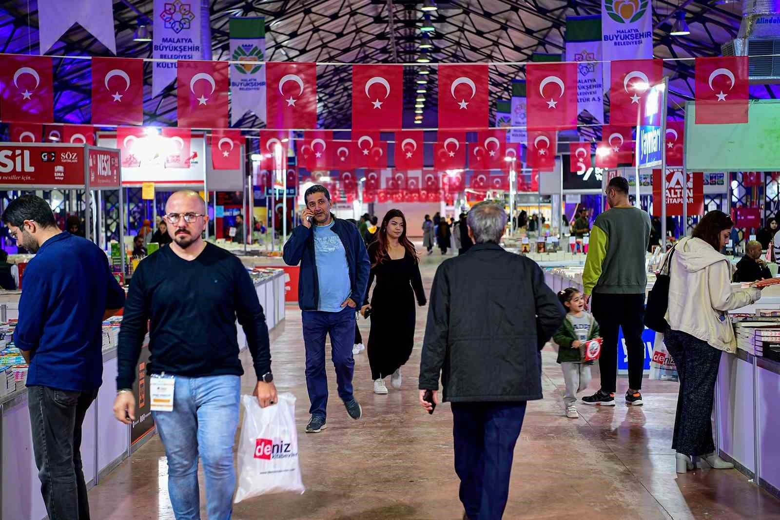 10.  Malatya Anadolu Kitap ve Kültür Fuarı yoğun katılımla devam ediyor
