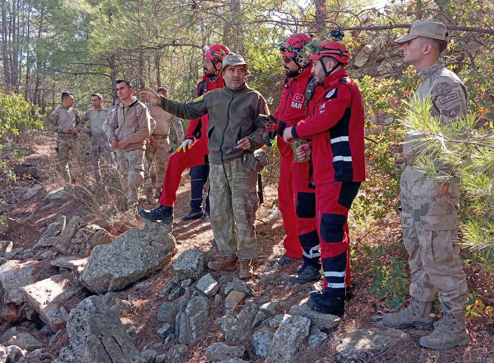 On ay önce mantar toplarken kaybolan yaşlı adamı komando timleri arayacak
